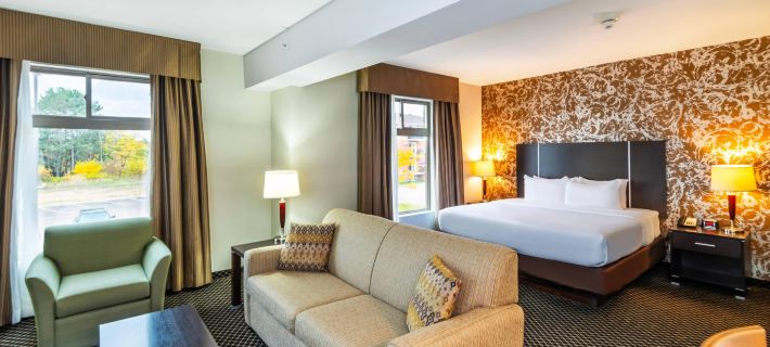Quality Inn & Suites Hotels in Renfrew County
