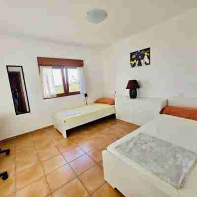 Charming Villa With Private Garden Rooms