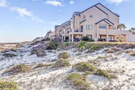 Lovely Oceanfront Townhome w/Free WiFi, Central AC, Shared Pool, Private W/D