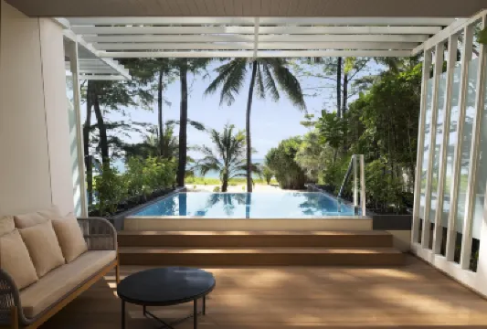 래디슨 블루 리조트, 푸켓 마이 카오 비치 푸켓 호텔