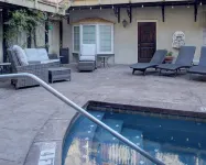 McMillan Inn - Pool