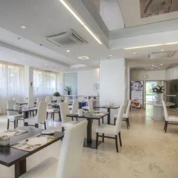 Mercure Rimini Lungomare Отели рядом с достопримечательностью «Сан Джулиано»