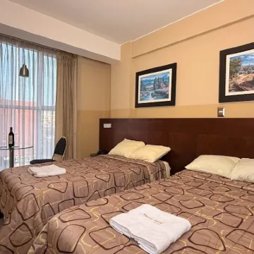 Reyna Hotel Hotels near Wall Park