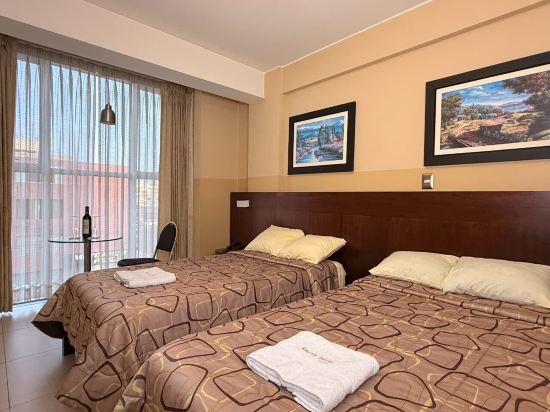 Reyna Hotel