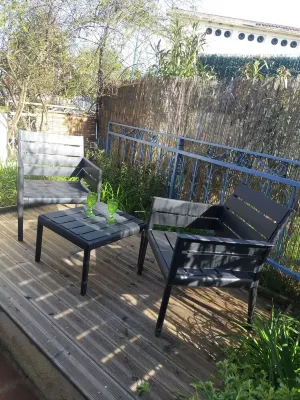 Maisonnette Ideally Located at the Foot of the Napoleon Bridge