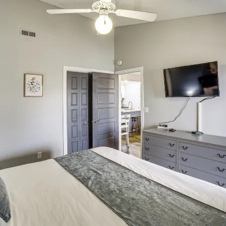 Family-Friendly Condo 1 Mi to Silver Dollar City!