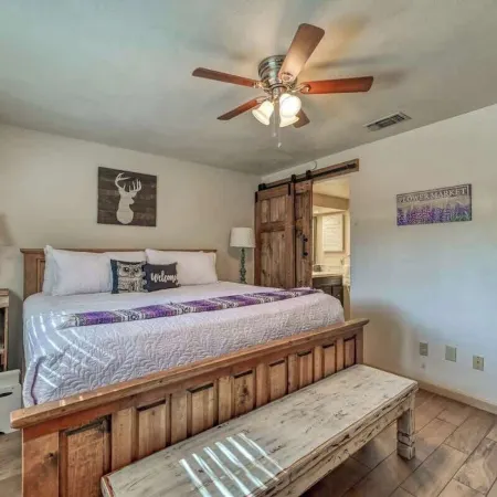 Kerrville Hidden Gem with Firepit and Grill - Great Location