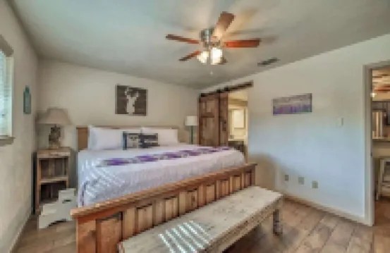 Kerrville Hidden Gem with Firepit and Grill - Great Location