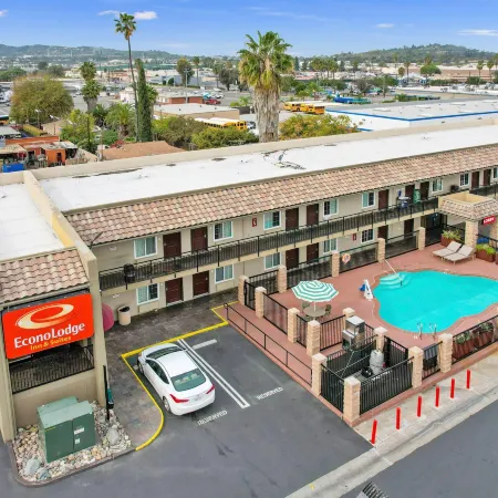 Econo Lodge Inn & Suites Escondido Downtown