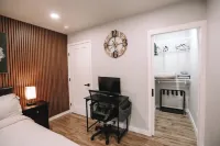 Rooftop Lake Union & Skyline Views -- New Eco Home in Wallingford Hotels in Wallingford