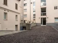 Modern apartment with private park - Maison Blanche