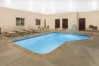 Microtel Inn & Suites by Wyndham Springville/Provo - Swimmingpools