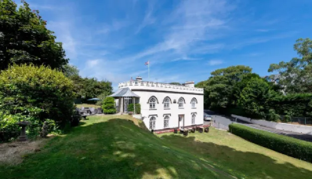 Royal Glen Hotel Hotels in 