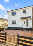 Bright & Modern 3-Bed House Next To Glasgow Airport - 3-Star