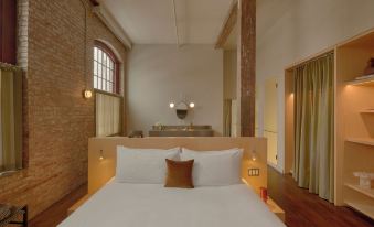 Pocketbook Hotel and Bath