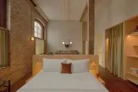 Pocketbook Hotel and Bath