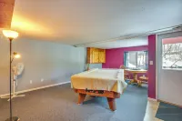 Group Friendly! Riverfront Waupaca Retreat w/ Yard - 3 estrellas