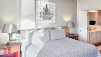 Executive 3 Bedroom Condo. Amazing Lakefront Views. Top Floor.  No Stairs.