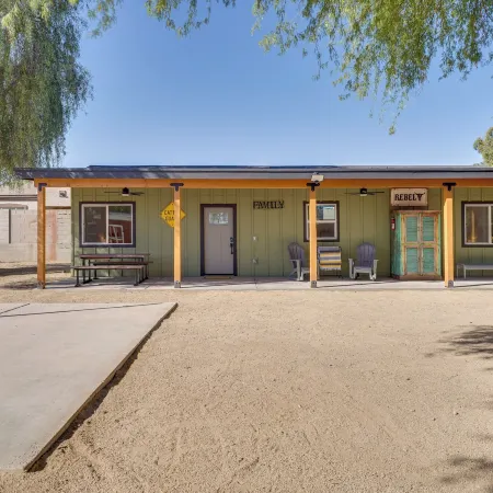 Outdoor Space, Near Everything: Glendale Getaway!