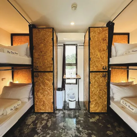 Pig Dive Hostel Moalboal Отели рядом с достопримечательностью «Остров Пескадор»