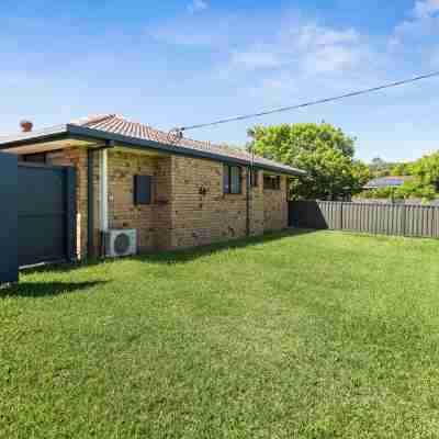 Pets welcome, family friendly home. 5 minute drive to beaches. Hotel Exterior