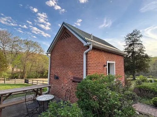 Hermann Crown Suites