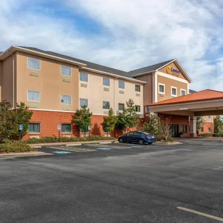 Comfort Suites