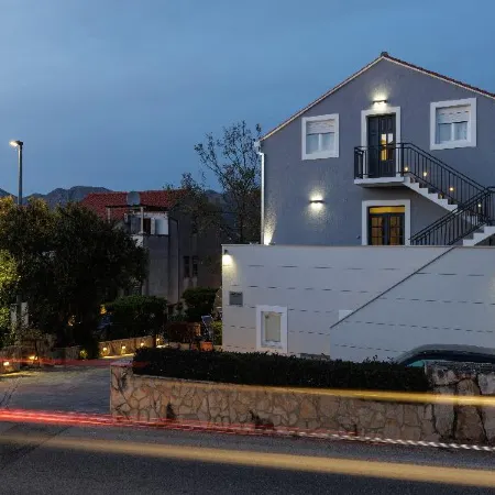Bacan Serviced Apartments