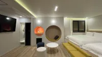 BUTTON HOTEL 梁山體育綜合體