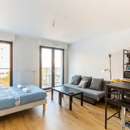 GuestReady - Joli Studio lumineux avec balcon Отели в г. Нантер