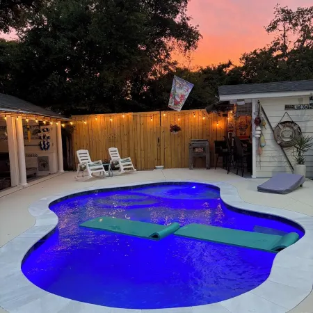 Unique Romantic Beach Style Cottage close to  Folly Beach & historic Charleston!