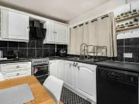 Cozy 3-Bedroom Home in Droylsden Hotéis em Tameside District
