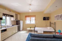 Gregory's Apartments - غرفة مطلة على الجبل