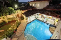 Villa Antigua, Jaco's Premier Luxury Beach Estate - مسبح خاص
