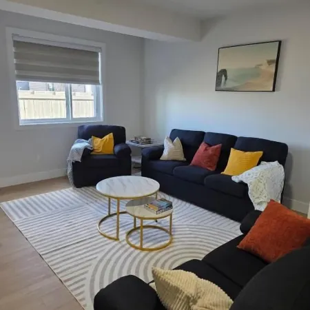 Cozy Irvine Creek Walk-out Suite 10 Mins to YEG