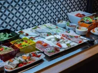 布加勒斯特市中心宜必思尚品飯店 - 早餐