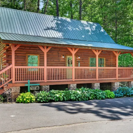 270 Black Bear 3 Bedroom Cabin by Redawning