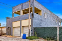 Tropical Retreat With Ocean Views - Steps From the Sand With Alfresco Dining