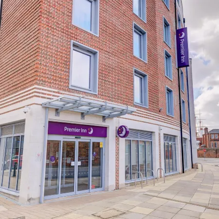 Premier Inn Portsmouth Dockyard Отели рядом с достопримечательностью «Корабль-музей HMS Victory»