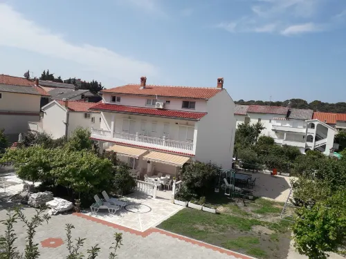 The Apartment is on the Ground Floor - 1 Entire Floor 110 m2 - 3 stjerner