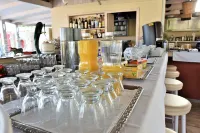 Golden Bay Apartments-Garden Haven - Barer