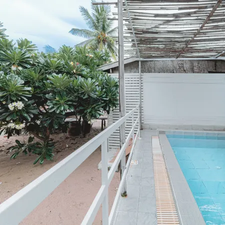 Gao Phala Beachfront Hostel