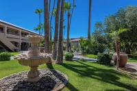 La Fuente Inn & Suites - 3-Star