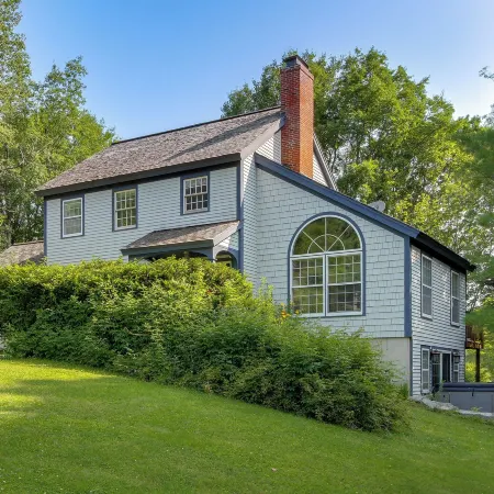 Chic Dover Home w/ Hot Tub: 1 Mi to Golf!