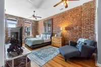 Downtown Loft Amazing Bath Tub & Shower #9 - Apartments