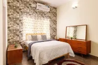 Cedar Wood Villa by RedOlive 3BHK Nr Indiranagar - Виллы