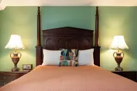 Hidden Garden Cottages & Suites - parking