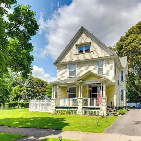 2 Miles to Dtwn! Idyllic Rochester Apt w/ Hot Tub