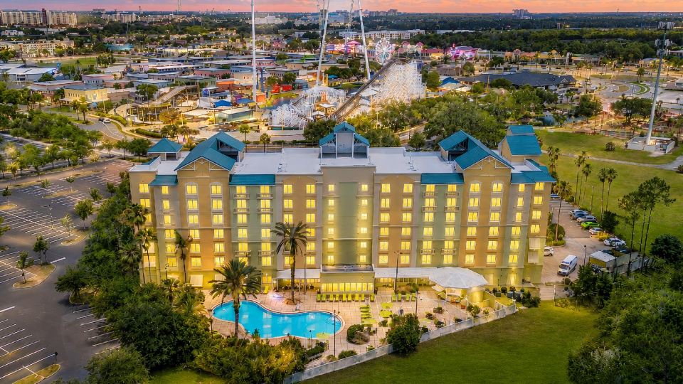 Comfort Suites Maingate East