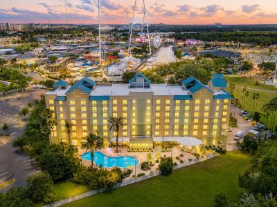 Comfort Suites Maingate East